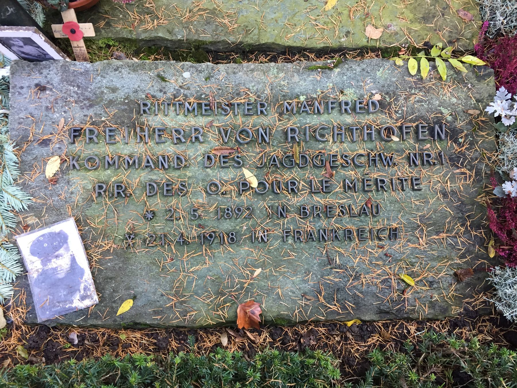 Grabstätte von Manfred von Richthofen auf Südfriedhof Wiesbaden